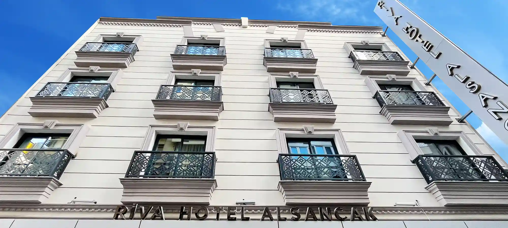 Riva Hotel Alsancak bina cephesi