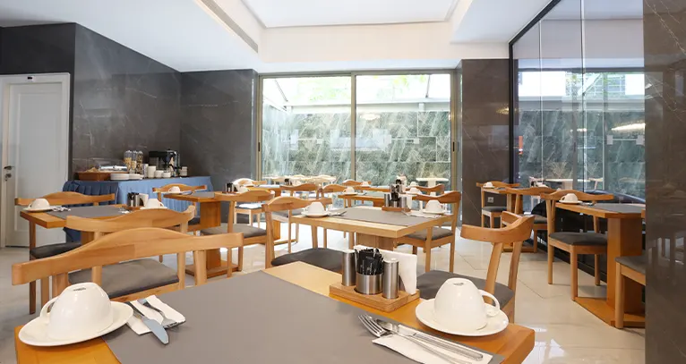 Riva Hotel kahvaltı salonu